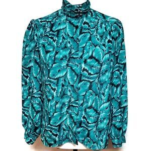 𝅺VINTAGE Feather Mock Neck Pleated Button Down Top